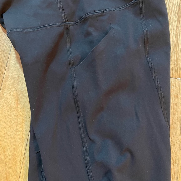 Lululemon Black Crop Leggings with Pockets - Size 4 - Picture 3 of 5